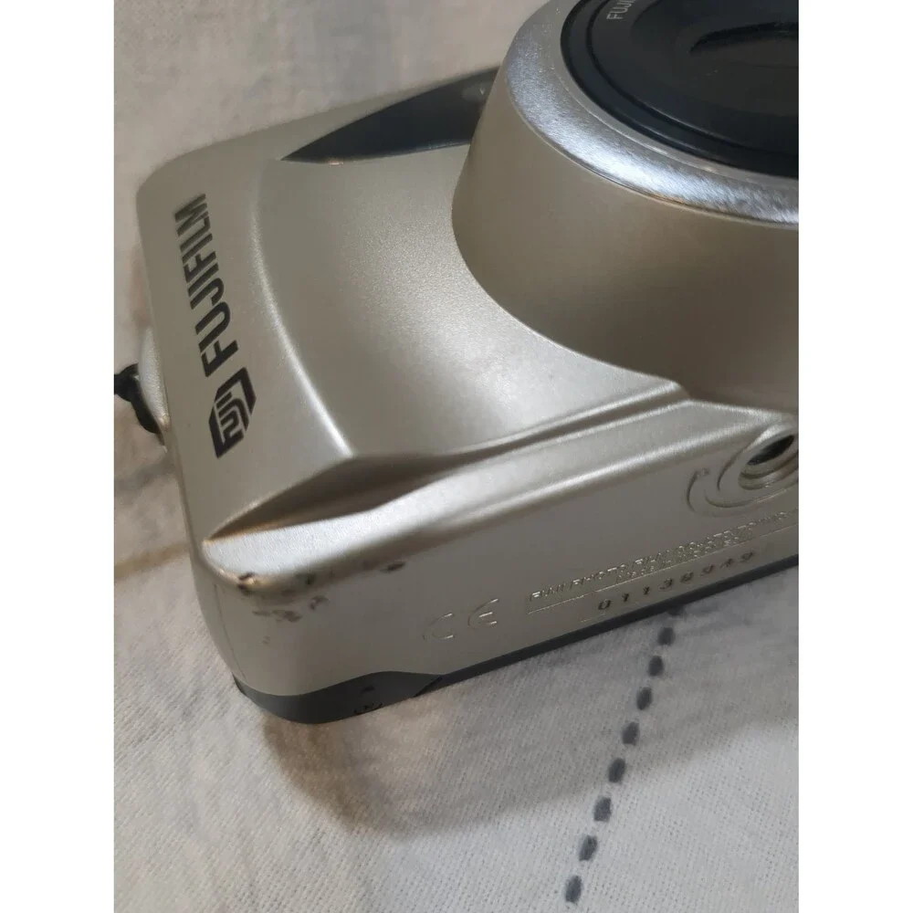Vintage Fujifilm 120 camera 38 to 120 mm good condition not tested